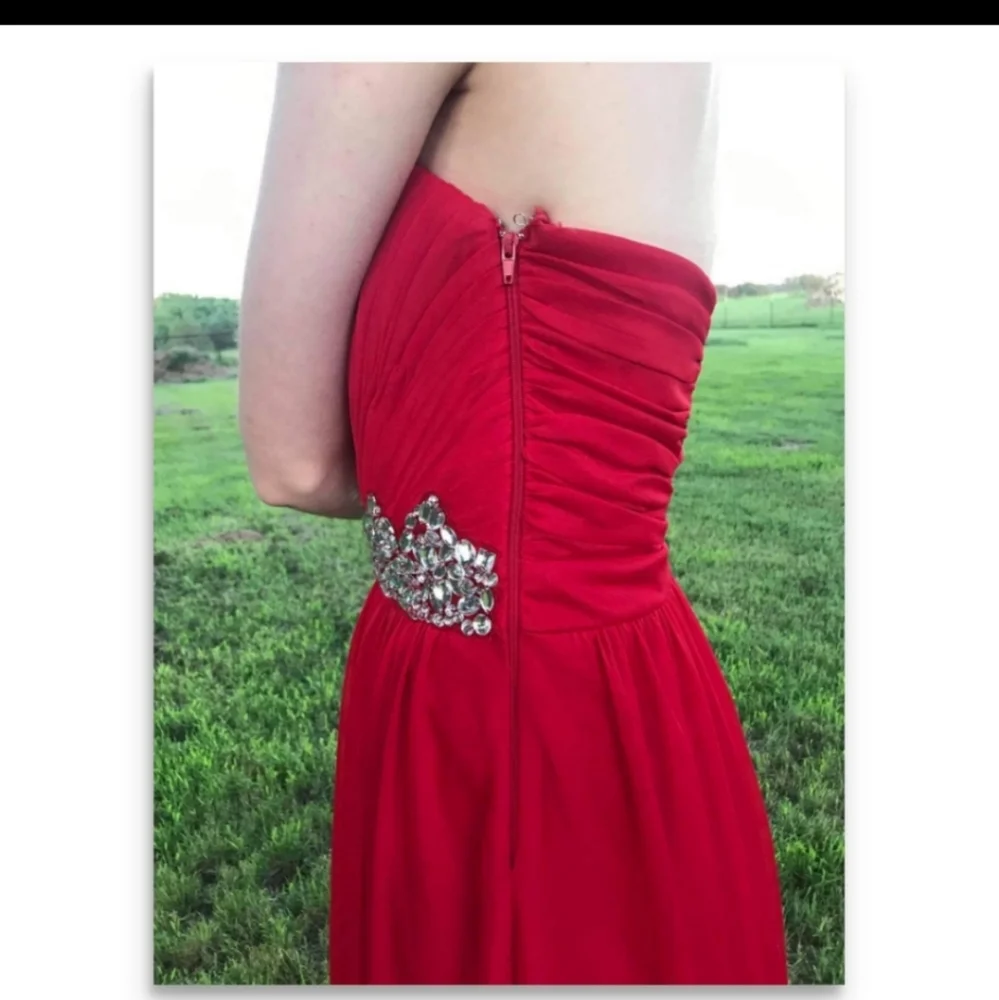 Red Xtraordinary Homecoming Dress Size 5 Juniors - Picture 4 of 10
